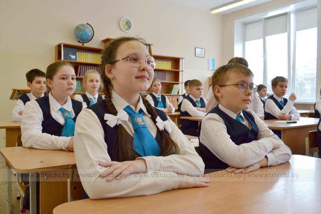 В СШ № 12 имени Л. Н. Филипенко провели урок «Белорусская женщина – символ силы и вдохновения»