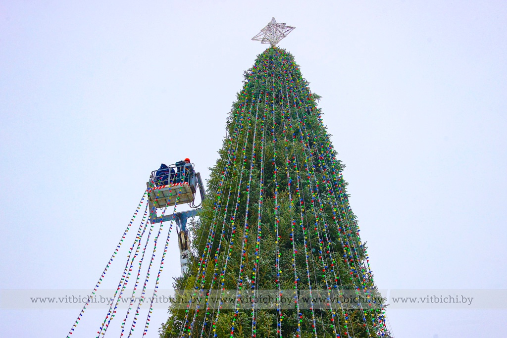 Главная ёлка Витебской области засияет яркими огнями пятничным вечером 13 декабря