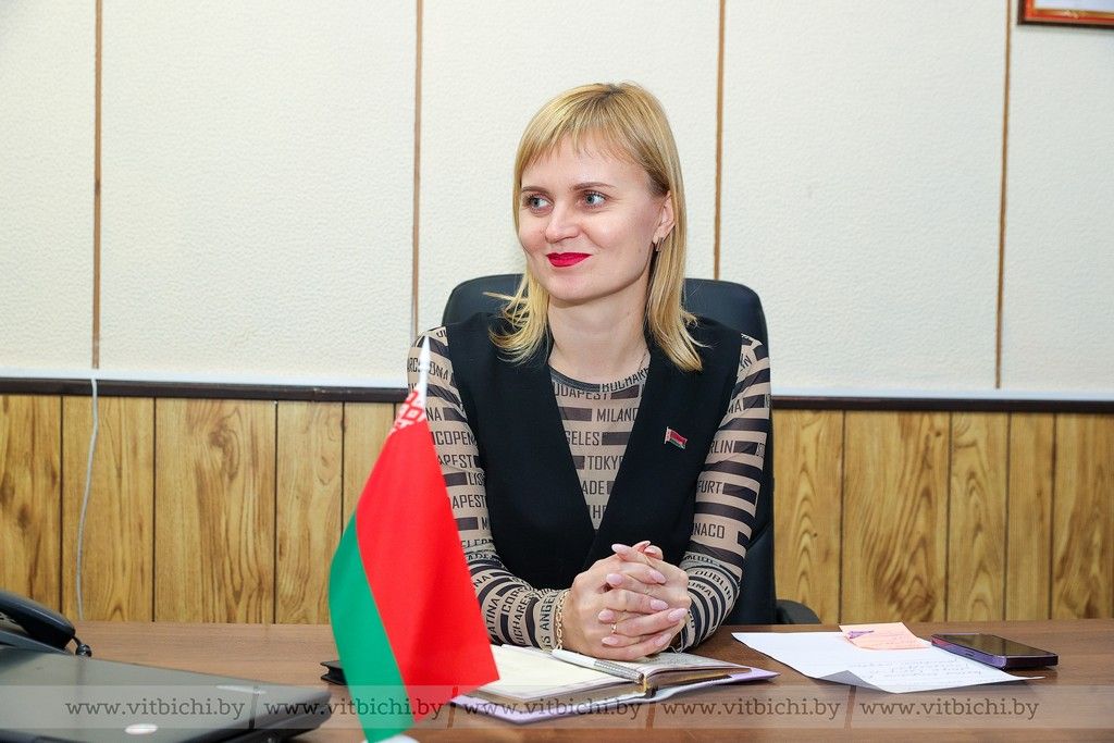 Ремонт дороги, график автобуса 26а и земельный вопрос: председатель городского Совета депутатов Ольга Иванова провела прием граждан в Рубе