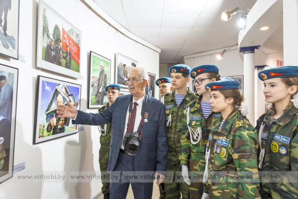 Фотовыставка «Солдаты Победы» ведущего фотокорреспондента БЕЛТА Александра Хитрова открылась в Витебске