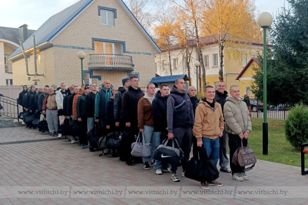 Витебские призывники отправляются служить в вооруженные силы Республики Беларусь