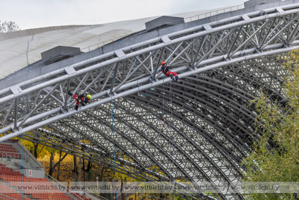 В Витебске приступили к масштабной модернизации кровли Летнего амфитеатра