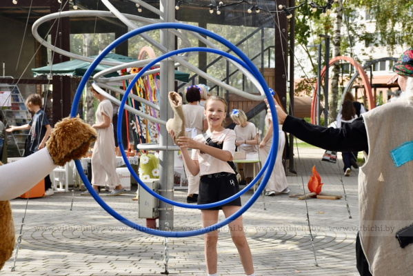 «Ганаруся, што я з Беларусі»: яркий праздник единства прошел в витебском сквере «Студенческий»