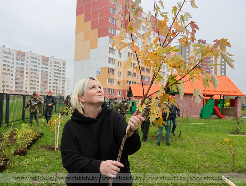 В преддверии Дня Матери в Билево-3 высадили 100 деревьев и 500 кустарников