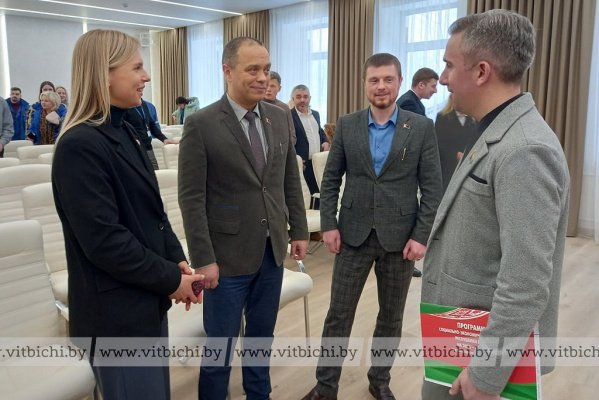 «Время конкретных дел»: Глеб Лапицкий провел встречу с коллективом «Витебских тепловых сетей»