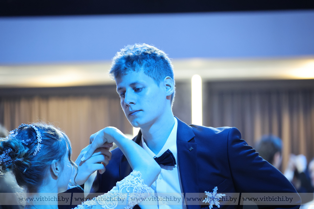 Торжественно, элегантно и... трогательно. Областной новогодний бал в Витебске в объективе фотокорреспондента vitbichi.by