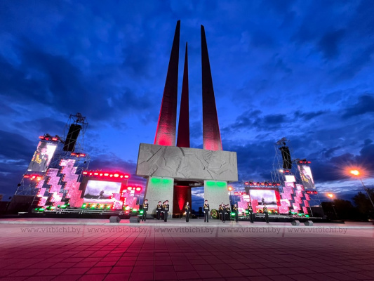 На площади Победы в Витебске начался концерт «Наша победная весна»