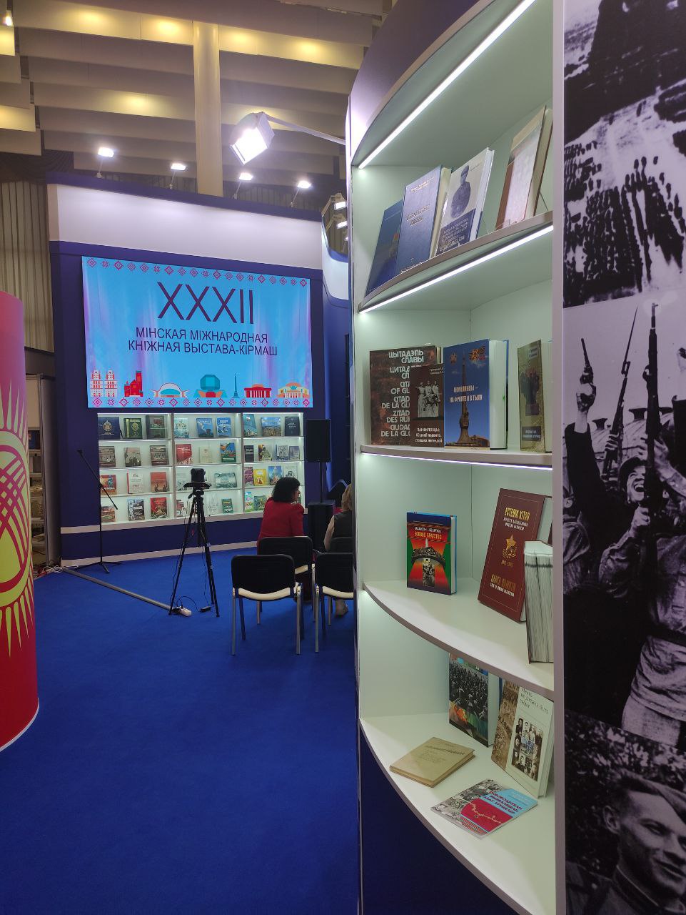 Итоги соцопроса: посетители международной книжной выставки-ярмарки выбирают книги в печатном формате, интересуются творчеством Короткевича и Быкова