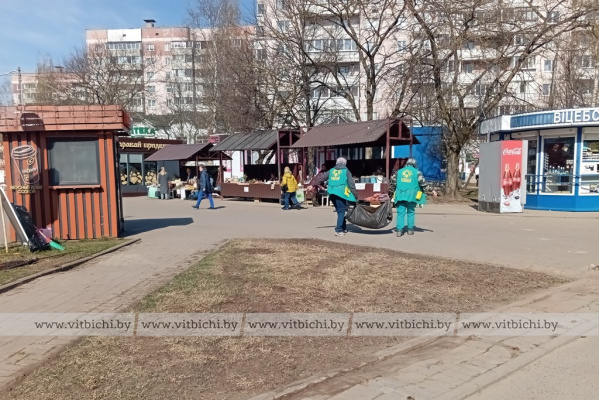 В Витебске навели порядок на площадке перед Чкаловским рынком