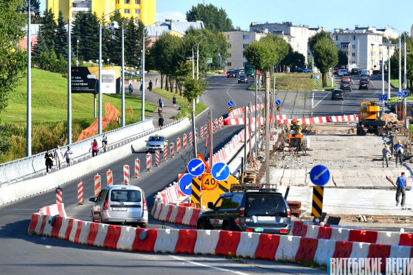 Какие работы идут в конце лета на реконструкции моста в центральной части Витебска?