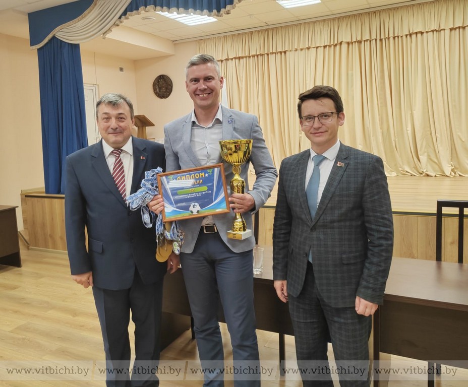В спорткомплексе «Витебскэнерго» наградили победителя и призеров чемпиона города по футболу в формате 8х8