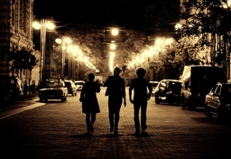 До которого часа детям и подросткам можно находиться на улице одним