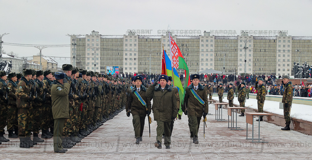 Лукашенко поздравил личный состав и ветеранов 103-й Витебской отдельной гвардейской воздушно-десантной бригады с 80-летием со дня ее образования