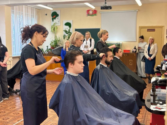 Золото, серебро и признание зрителей: витебские мастера покорили жюри конкурса парикмахерского искусства