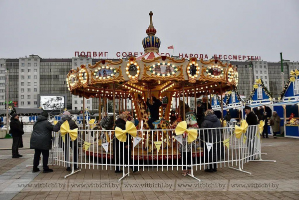 В Витебске на площади Победы начала работать рождественская ярмарка «Каляды над Дзвiной»