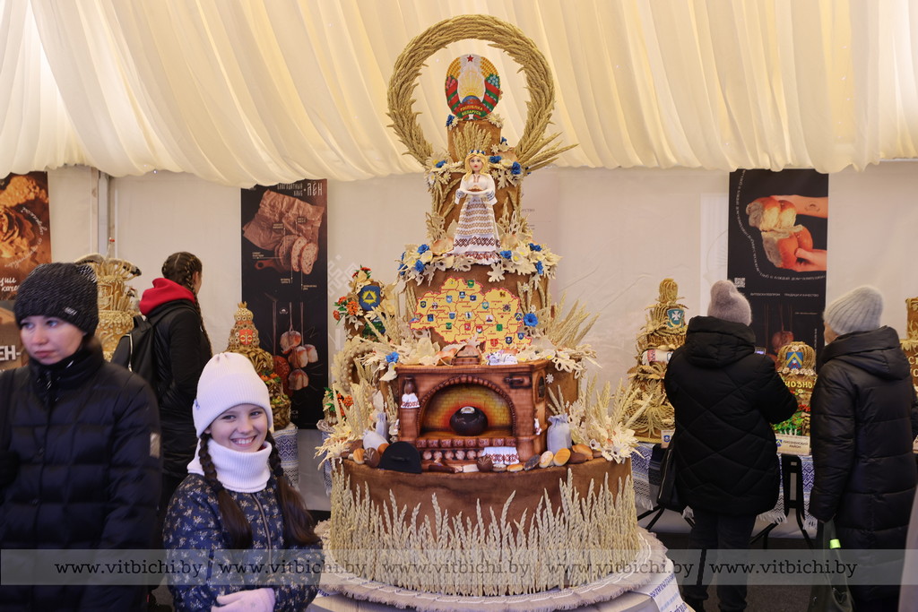 Полтора центнера — столько нынче весит главный каравай Придвинья, который витебские хлебопёки приготовили к областным «Дажынкам-2024» в Полоцке