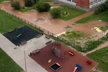 Течь воды из водопровода обнаружена в районе СШ № 40 в Витебске