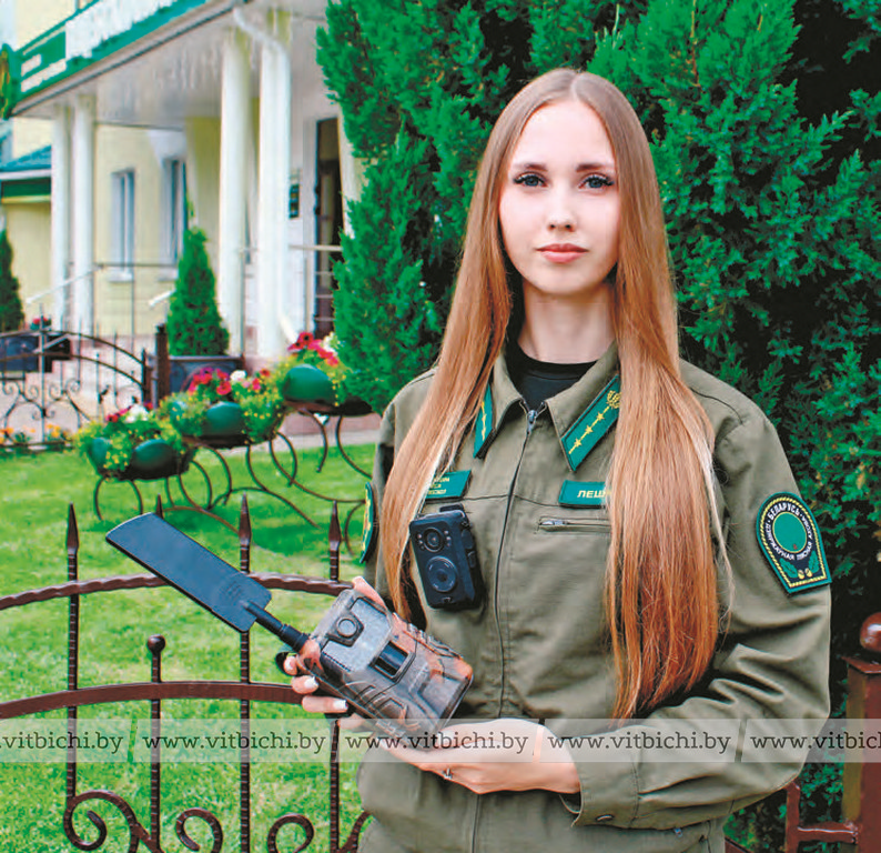 Инженер охраны леса Виктория Лешкова рассказала о трудовых буднях: следы зверей в лесу, фотоловушки и поиск медвежонка в Витебске
