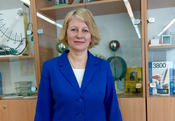 Зажигает звезды: педагог витебской гимназии № 8 Елена Марутько меняет жизни учеников