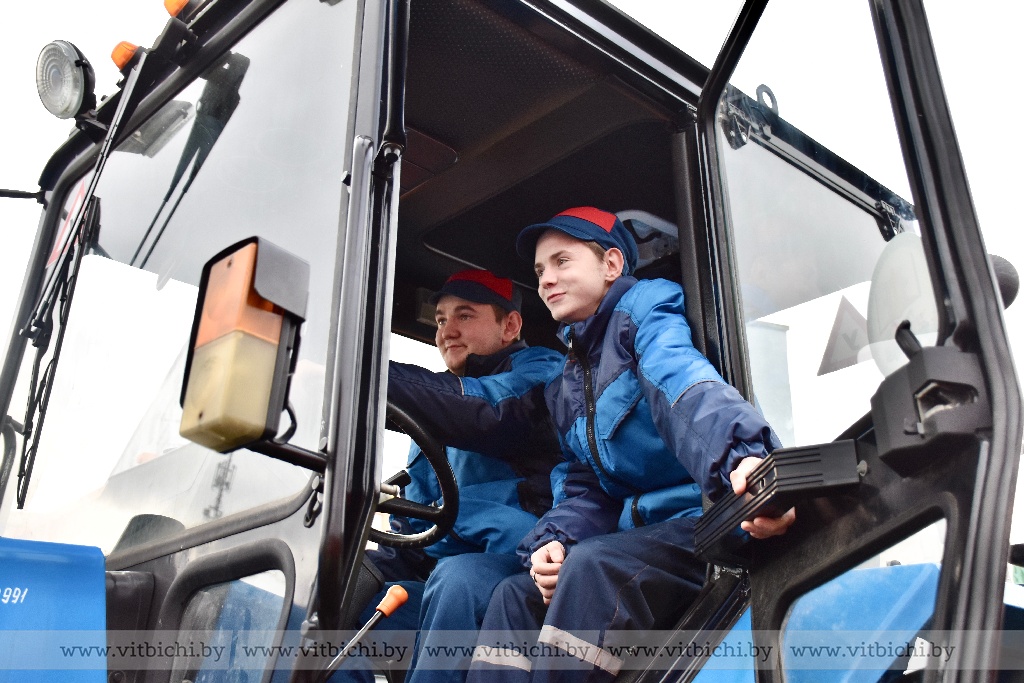 От обработчика рыбы и морепродуктов до флориста. Городские школьники узнали о специальностях, которые можно освоить в Витебском государственном аграрно-техническом колледже