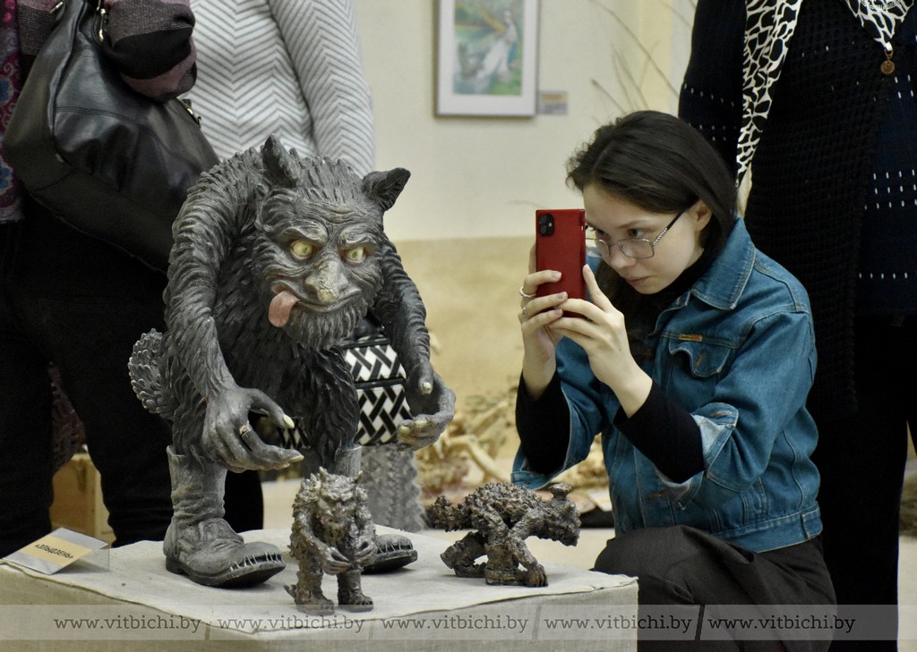 В музее истории частного коллекционирования Витебска открылась выставка «Герои белорусских сказок, мифов и легенд»