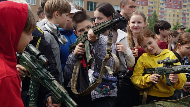 В 103-й воздушно-десантной бригаде открылась первая смена летних военно-патриотических лагерей