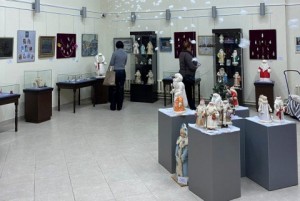 В Витебске открылась выставка раритетных ёлочных игрушек и Дедов Морозов