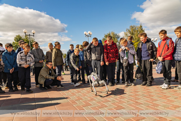 Робот-пес и квесты: Как в Витебске учили детей правилам безопасности в интерактивном формате