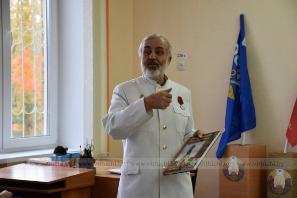 Российский писатель Сергей Полонский представил энциклопедию о Второй мировой войне в витебской школе №44