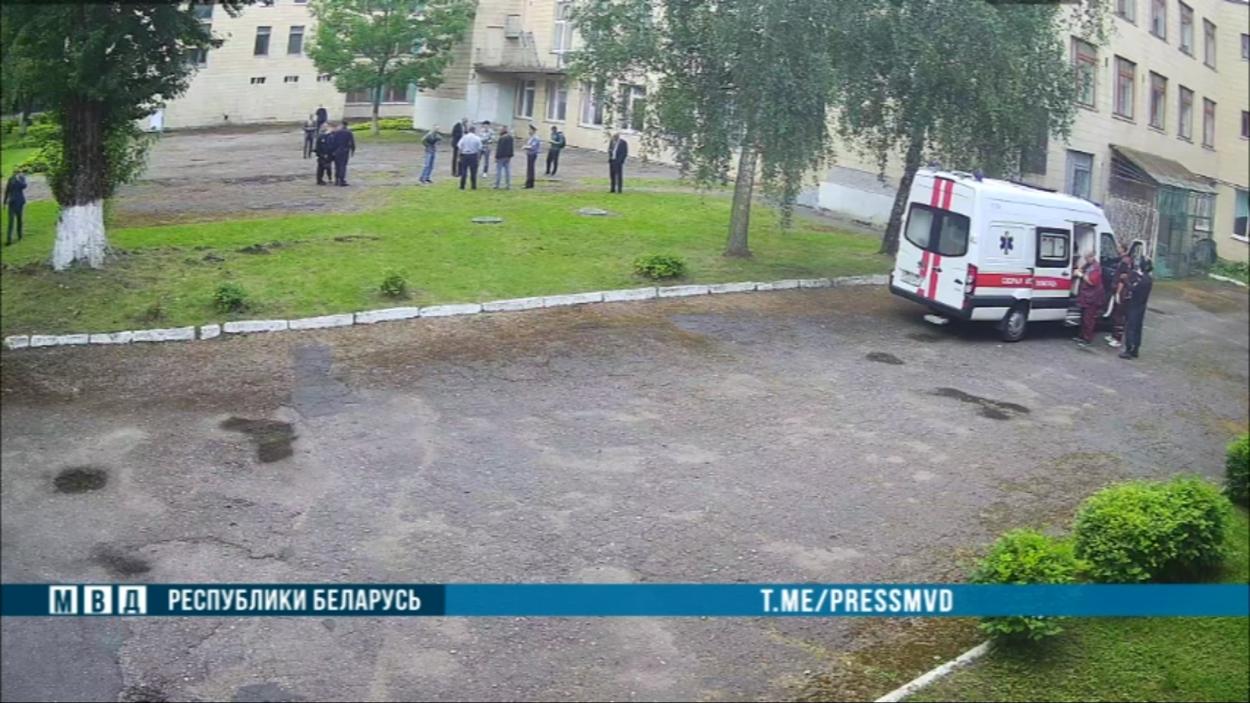 Витебчанин пытался убить несовершеннолетнюю и напал с ножом на милиционеров