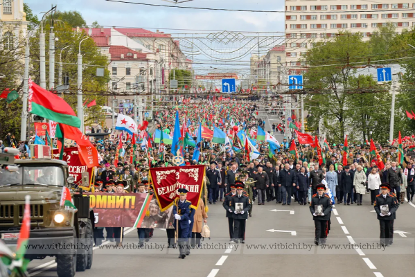 Шествие поколений объединило тысячи горожан в Витебске
