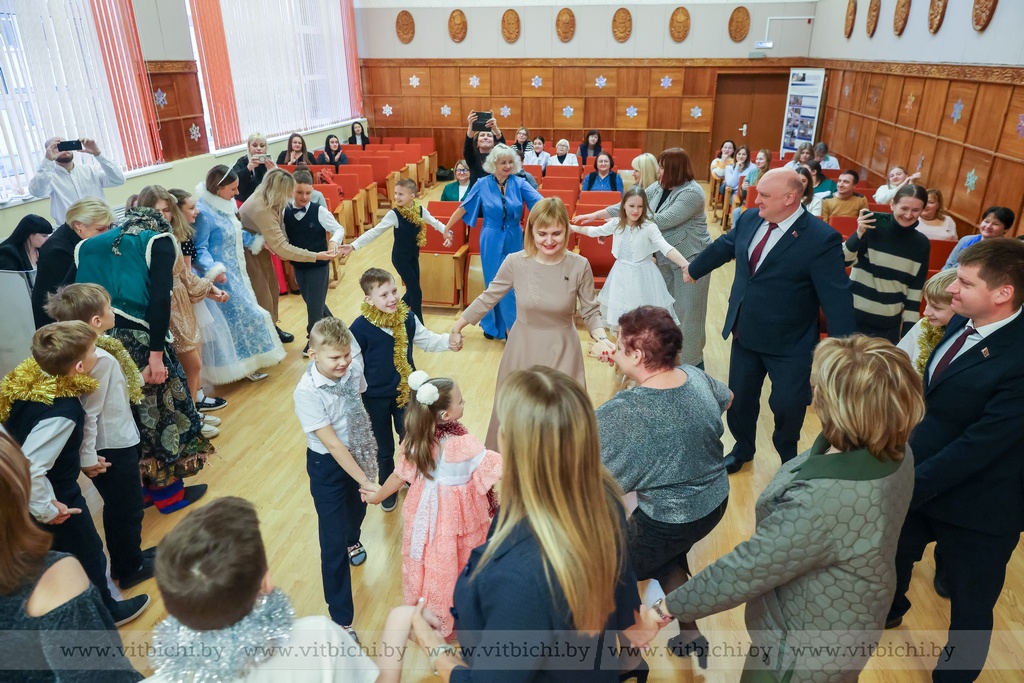 Новогодняя акция «Наши дети» в Первомайском районе города по традиции началась с Витебской специальной школы-интерната