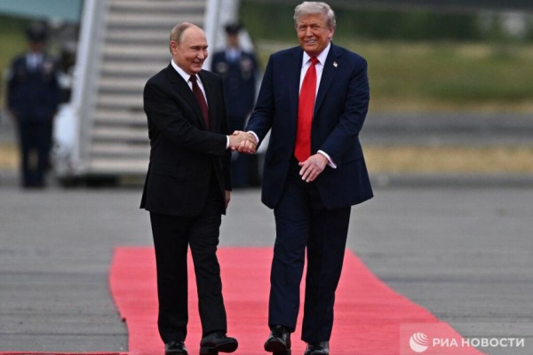 "Перешагнуть из вчера в завтра". Каковы итоги саммита Путина и Трампа на Аляске?