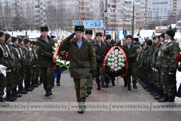 В Витебске возложили цветы к мемориалу «Боль» в честь 37-й годовщины вывода войск из Афганистана