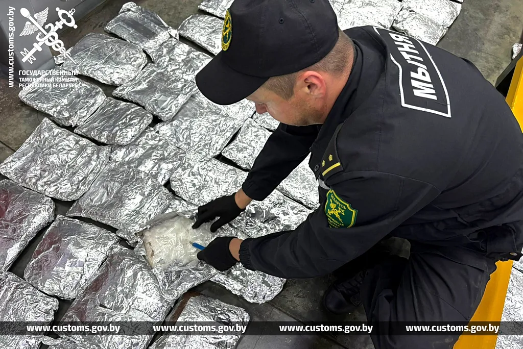 Таможенными органами Беларуси пресечен международный канал поставки из Евросоюза на территорию Российской Федерации более 637 кг особо опасного психотропа 4-СМС