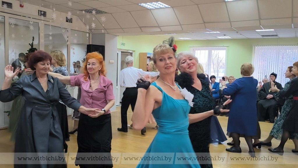 В библиотеке им. Максима Горького состоялся рождественский бал Октябрьского района "Рождественская симфония"