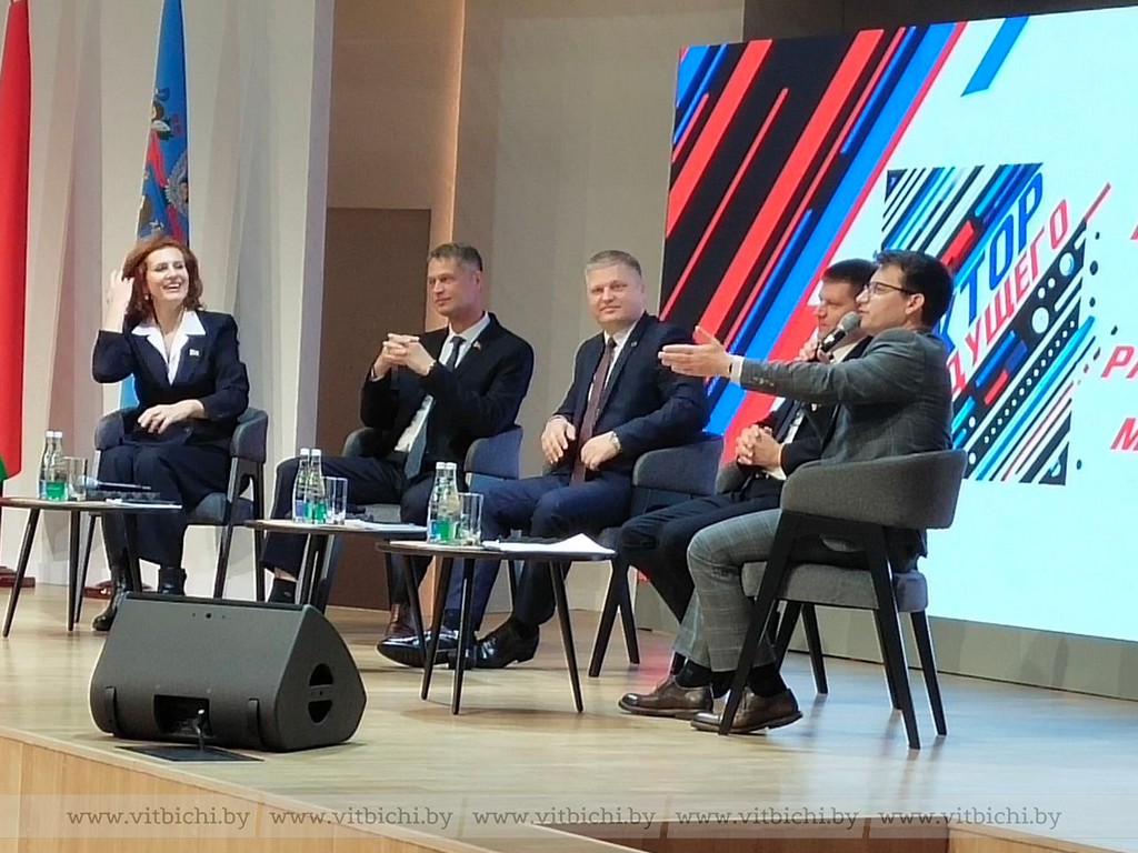 Председатель Витебского горисполкома Алексей Героев встретился с молодыми специалистами на городском форуме работающей молодежи "Вектор будущего"