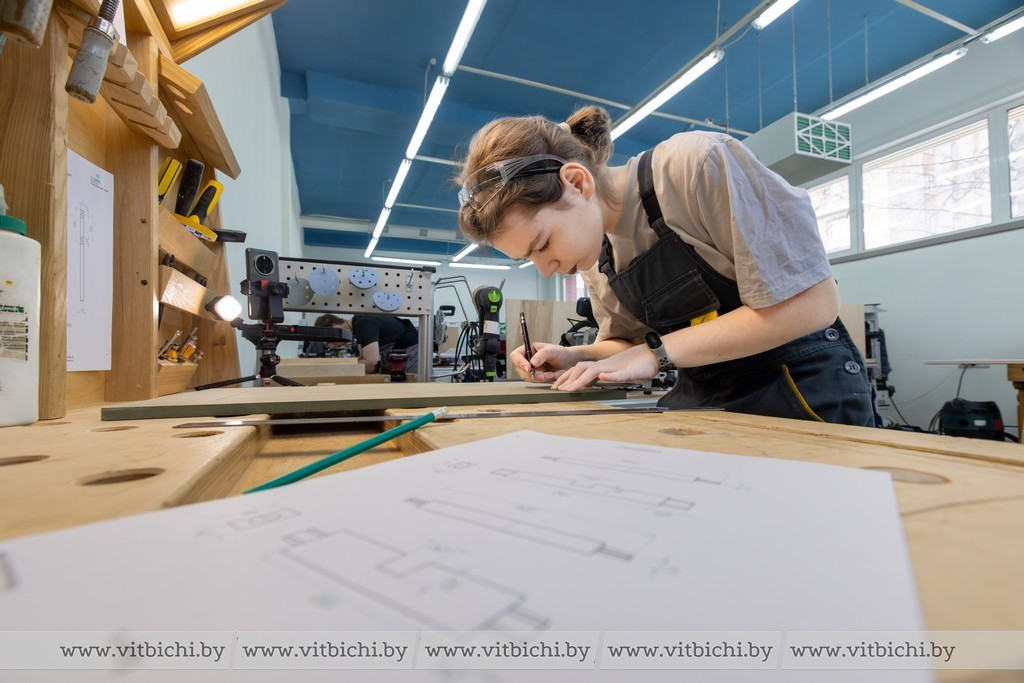 Региональный этап VI Республиканского конкурса профмастерства собрал учащихся колледжей Витебщины и России по компетенции «Столярное дело»