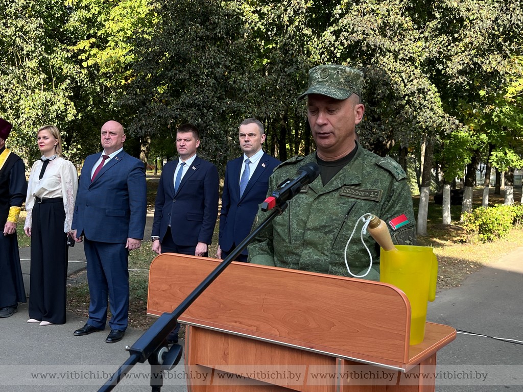 В торжественной обстановке более 20 военнообязанных приняли военную присягу в Витебске