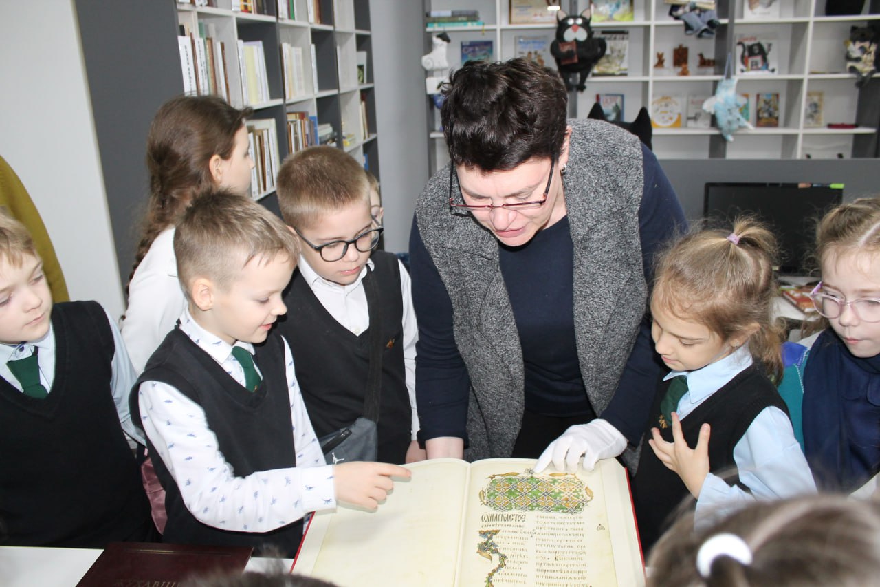 Выставка, приуроченная ко Дню православной книги, открыта в Витебской областной библиотеке