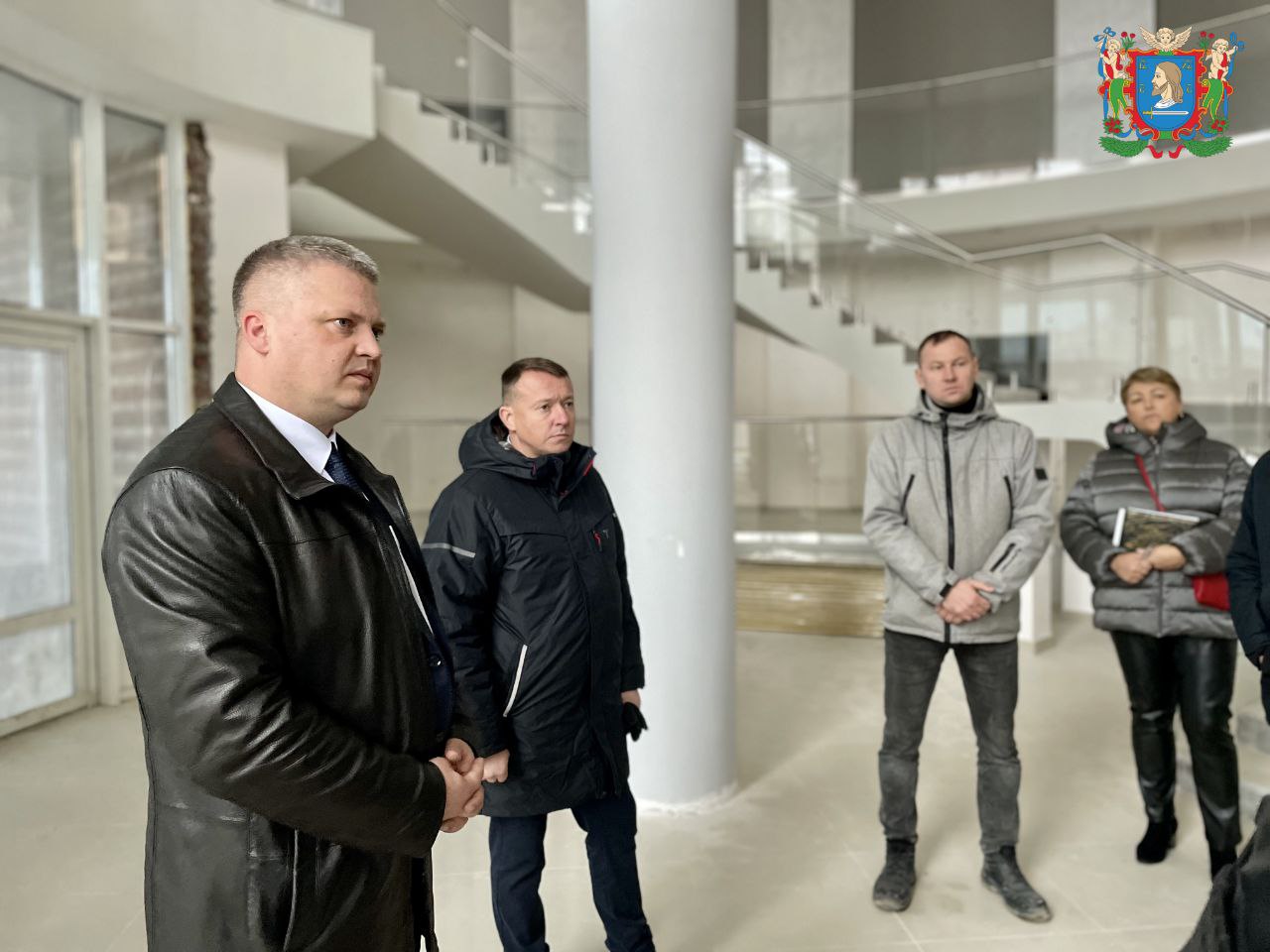 Глава города Алексей Героев посетил объект-долгострой — банно-оздоровительный комплекс по ул. Воинов-Интернационалистов в Витебске. 